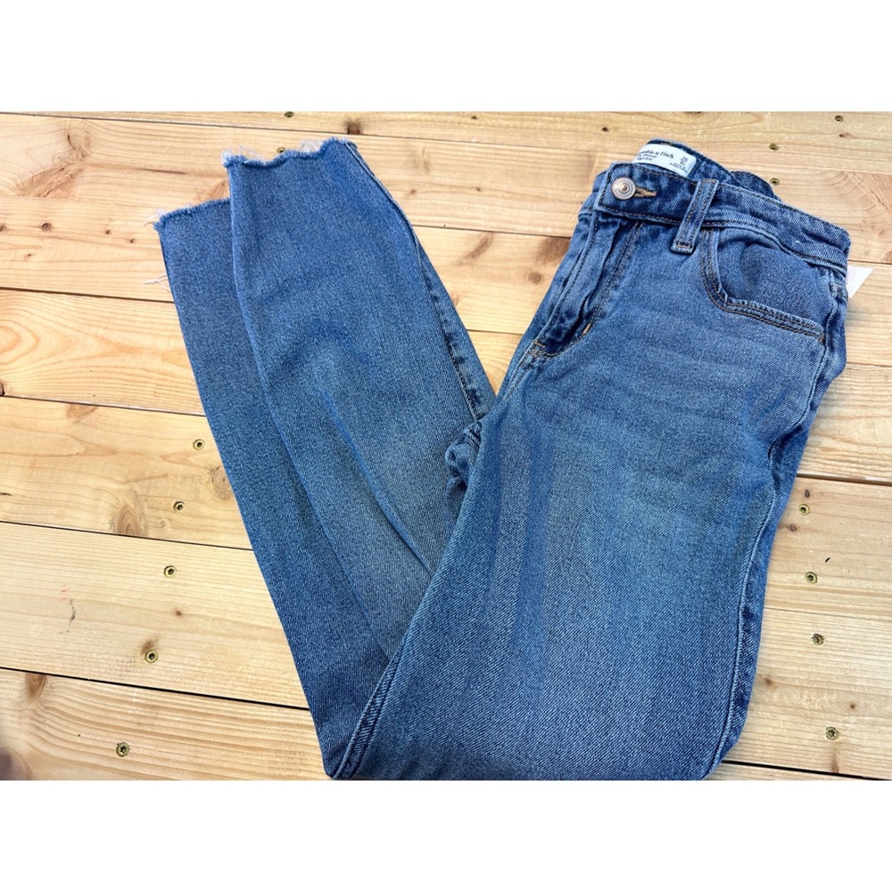 Abercrombie & Fitch The Skinny High Rise Jeans Blue Raw Hem‎ 25 0R Womens